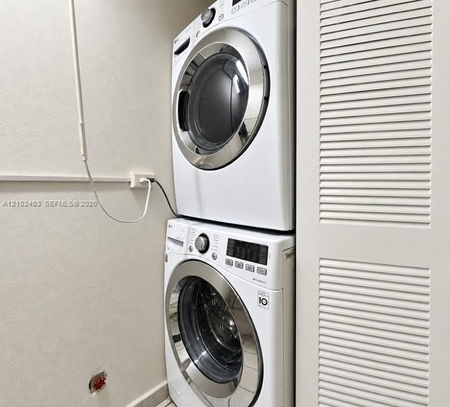 В аренду: $2,700 (3 спален, 2 ванн, 980 Квадратных фут)