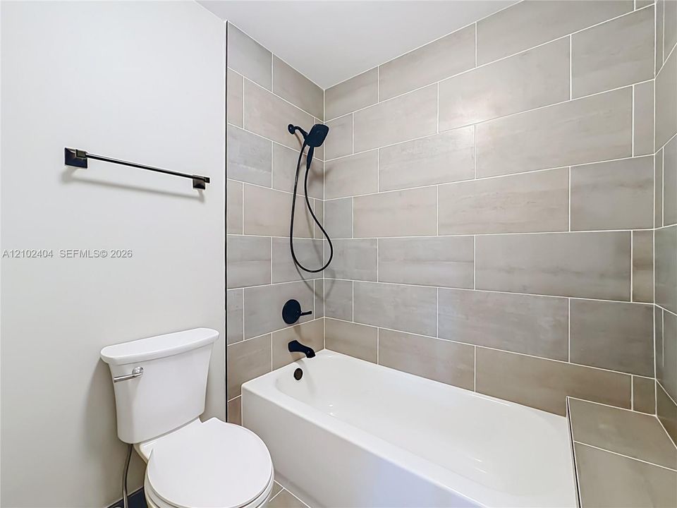 В аренду: $3,900 (3 спален, 3 ванн, 1785 Квадратных фут)