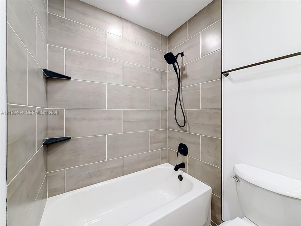 В аренду: $3,900 (3 спален, 3 ванн, 1785 Квадратных фут)