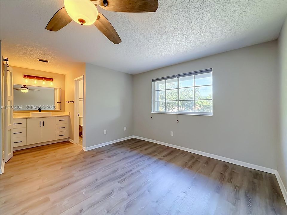 В аренду: $3,900 (3 спален, 3 ванн, 1785 Квадратных фут)