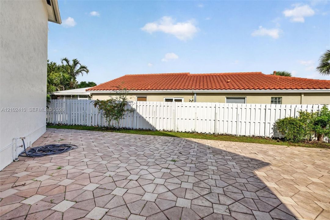 En Venta: $950,000 (5 camas, 4 baños, 2466 Pies cuadrados)