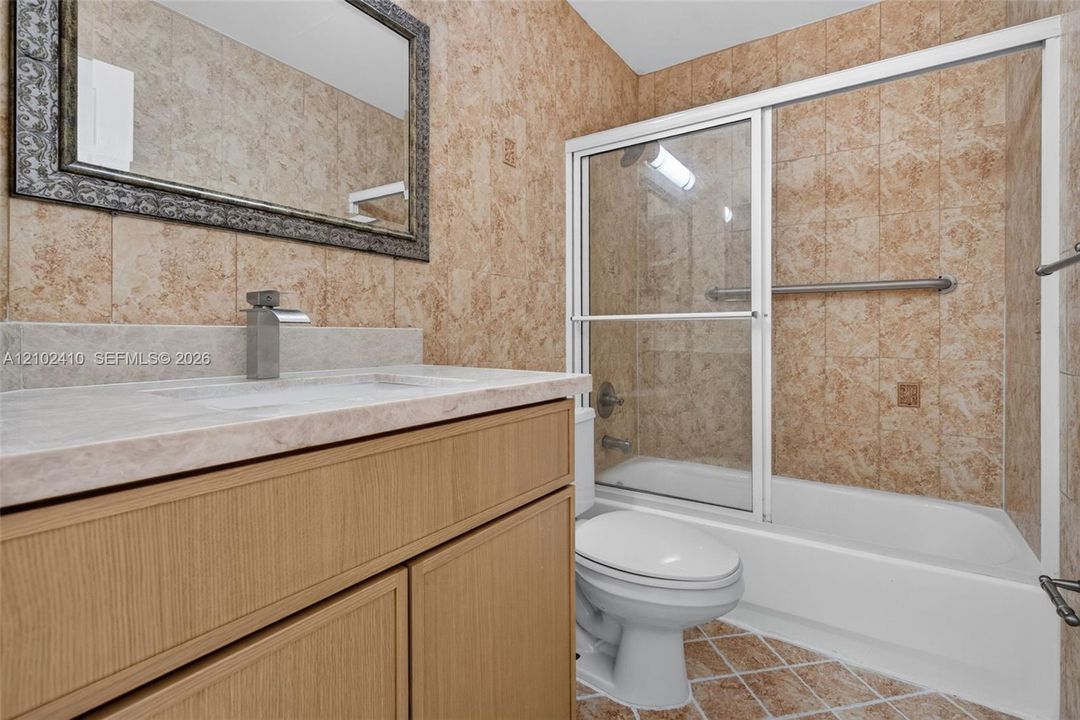 En Venta: $950,000 (5 camas, 4 baños, 2466 Pies cuadrados)