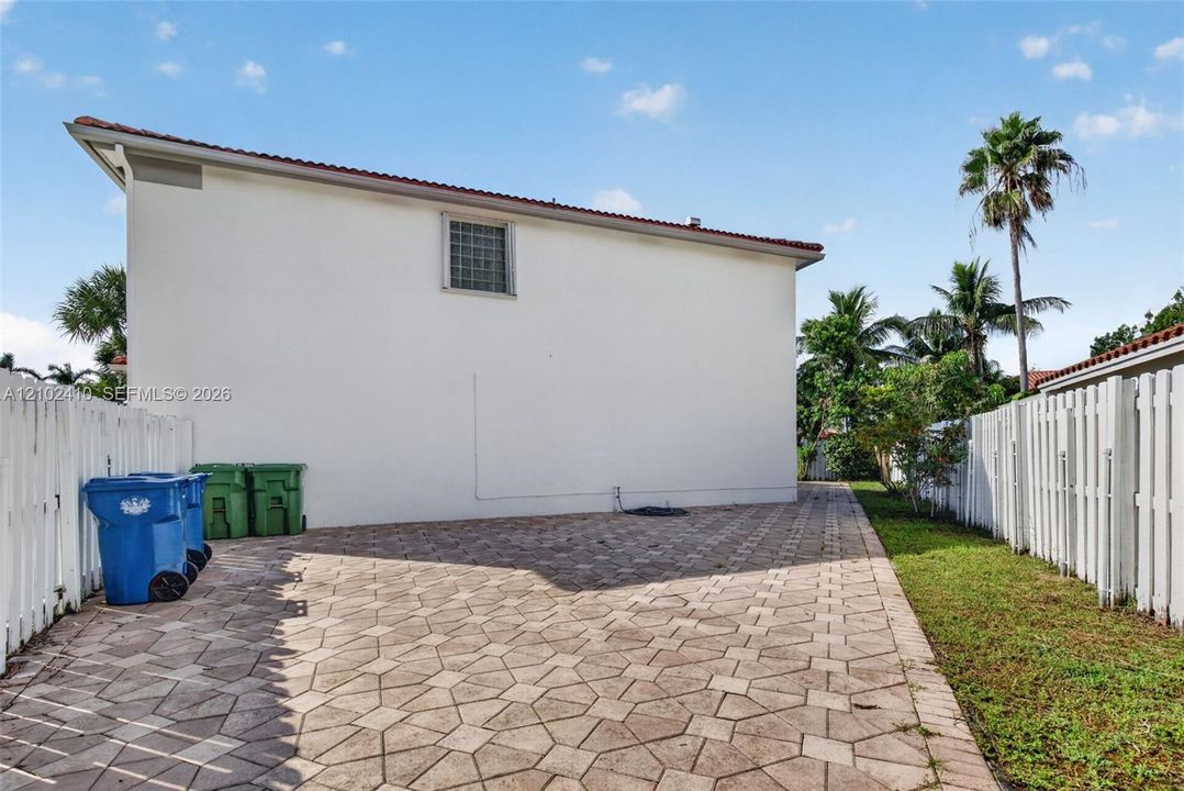 En Venta: $950,000 (5 camas, 4 baños, 2466 Pies cuadrados)