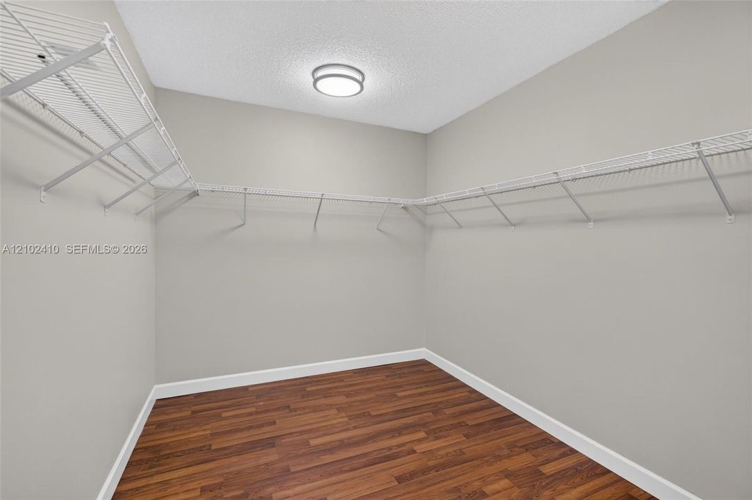 En Venta: $950,000 (5 camas, 4 baños, 2466 Pies cuadrados)