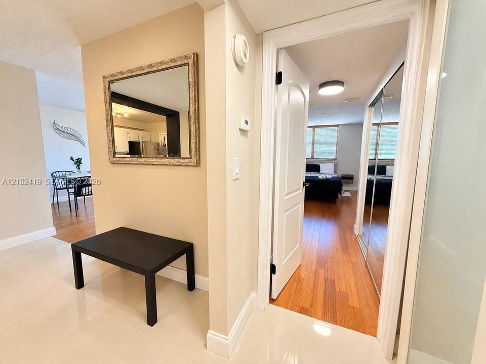 For Rent: $2,100 (1 beds, 1 baths, 900 Square Feet)