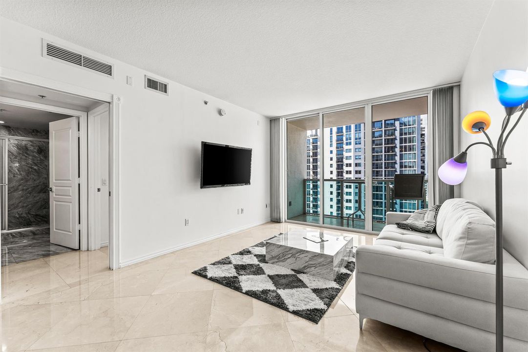 017-350Southeast2ndStreet-Unit2480-FortL