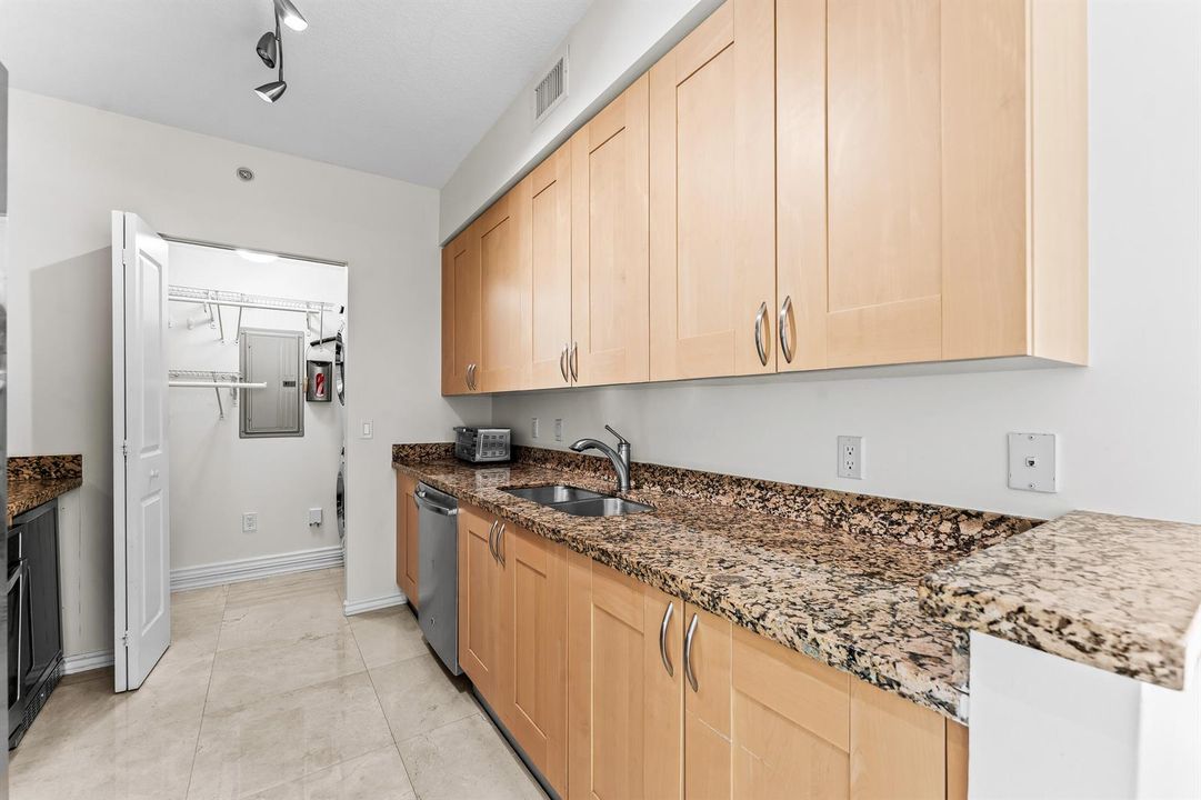 006-350Southeast2ndStreet-Unit2480-FortL