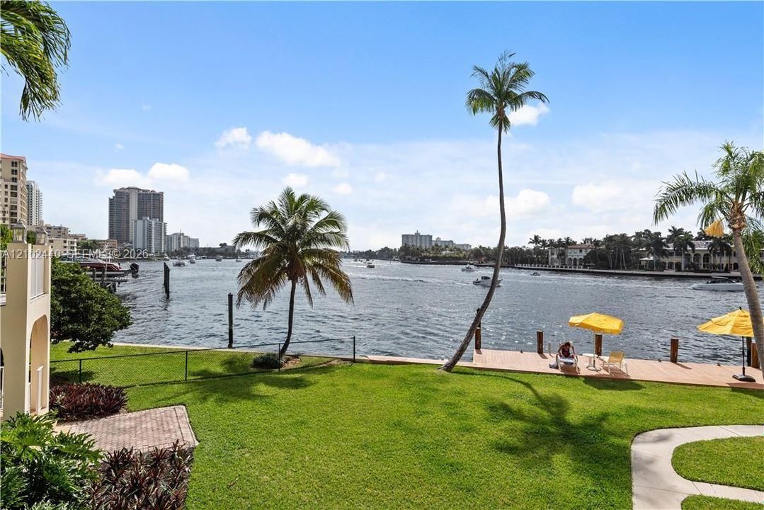 En Venta: $875,000 (2 camas, 2 baños, 946 Pies cuadrados)
