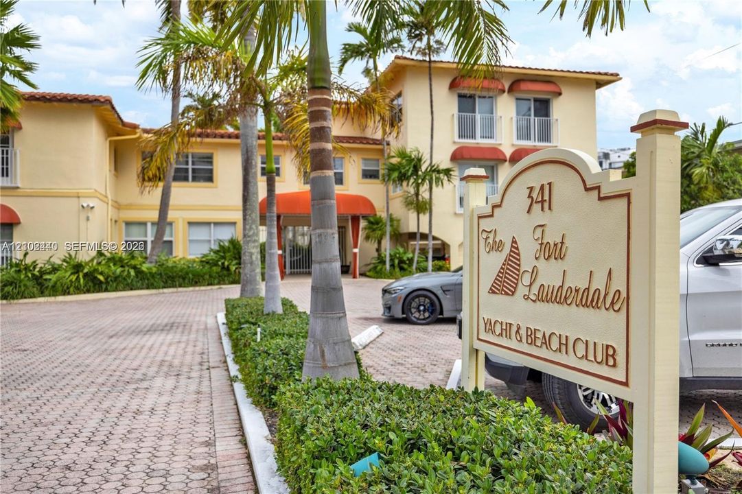 En Venta: $875,000 (2 camas, 2 baños, 946 Pies cuadrados)