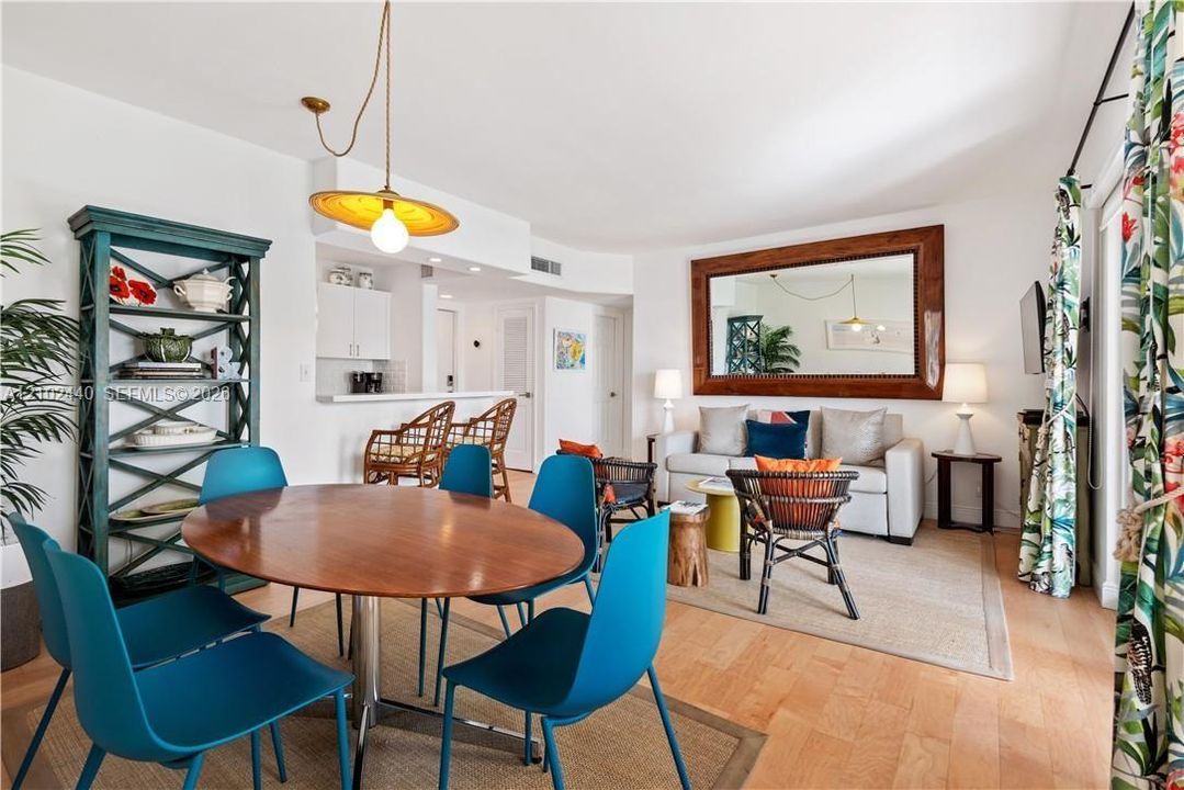En Venta: $875,000 (2 camas, 2 baños, 946 Pies cuadrados)