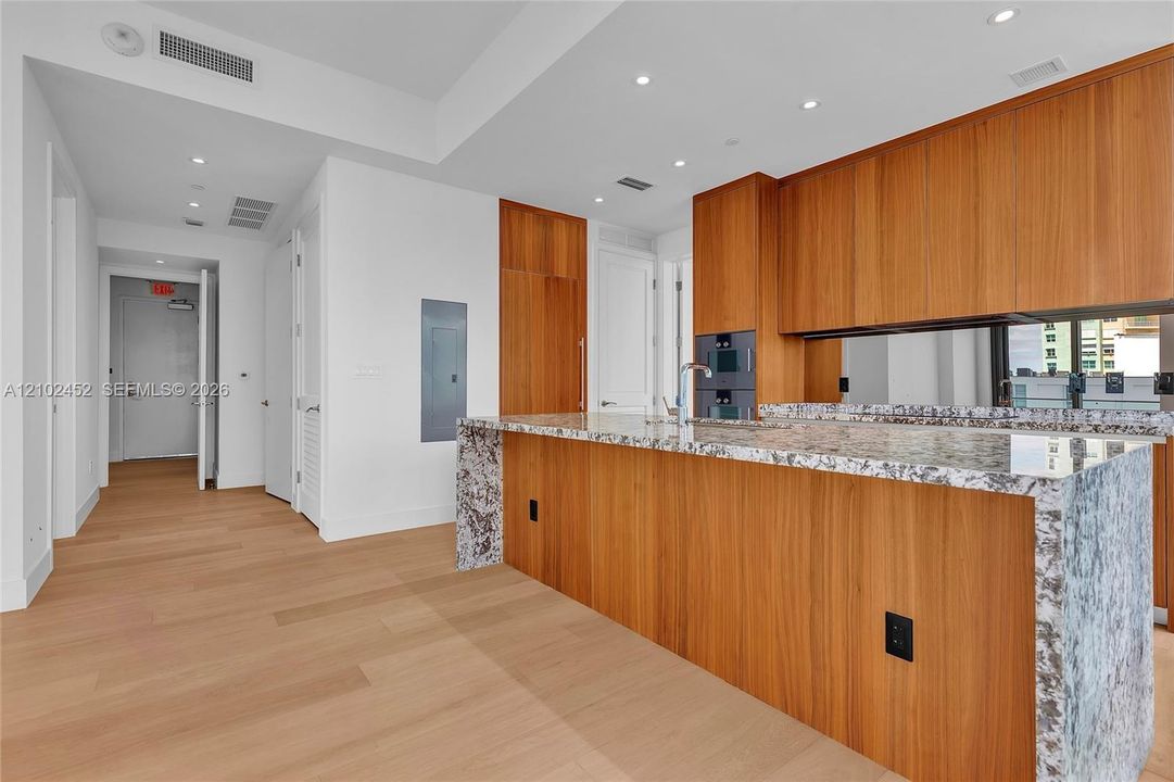 В аренду: $9,500 (2 спален, 2 ванн, 1583 Квадратных фут)