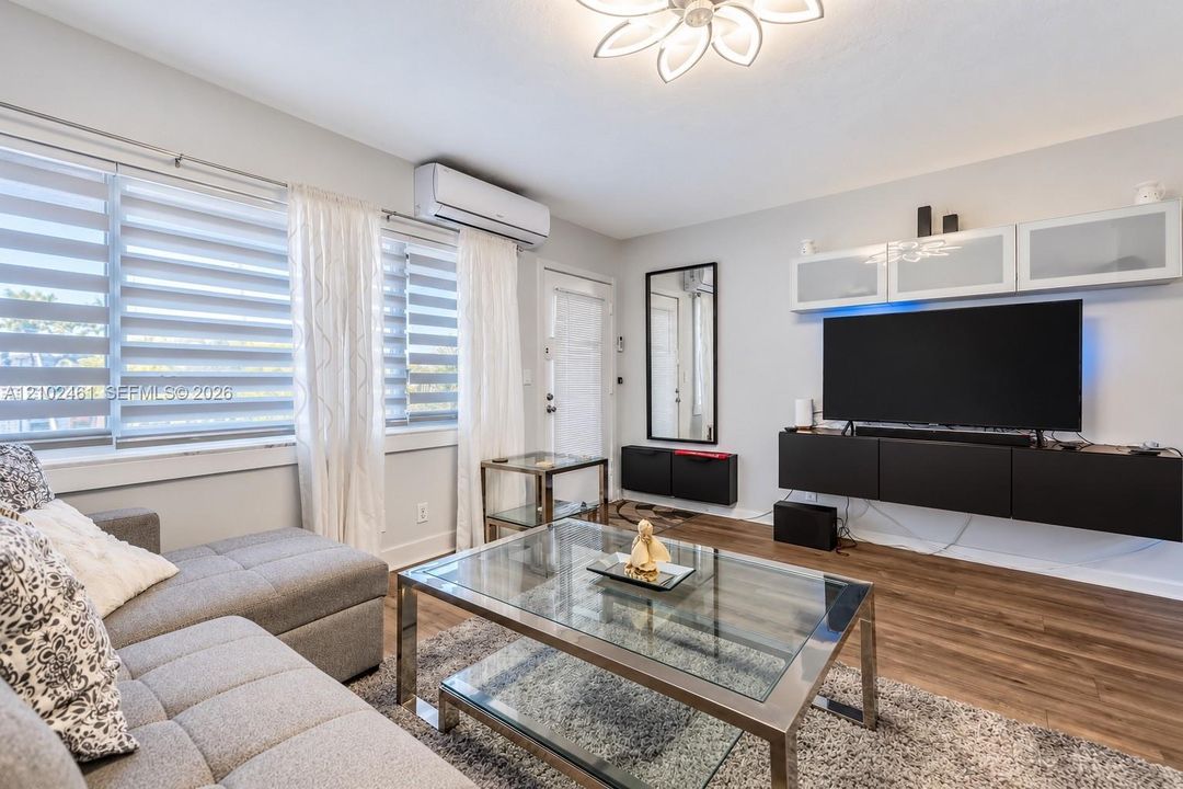 На продажу: $110,000 (1 спален, 1 ванн, 625 Квадратных фут)