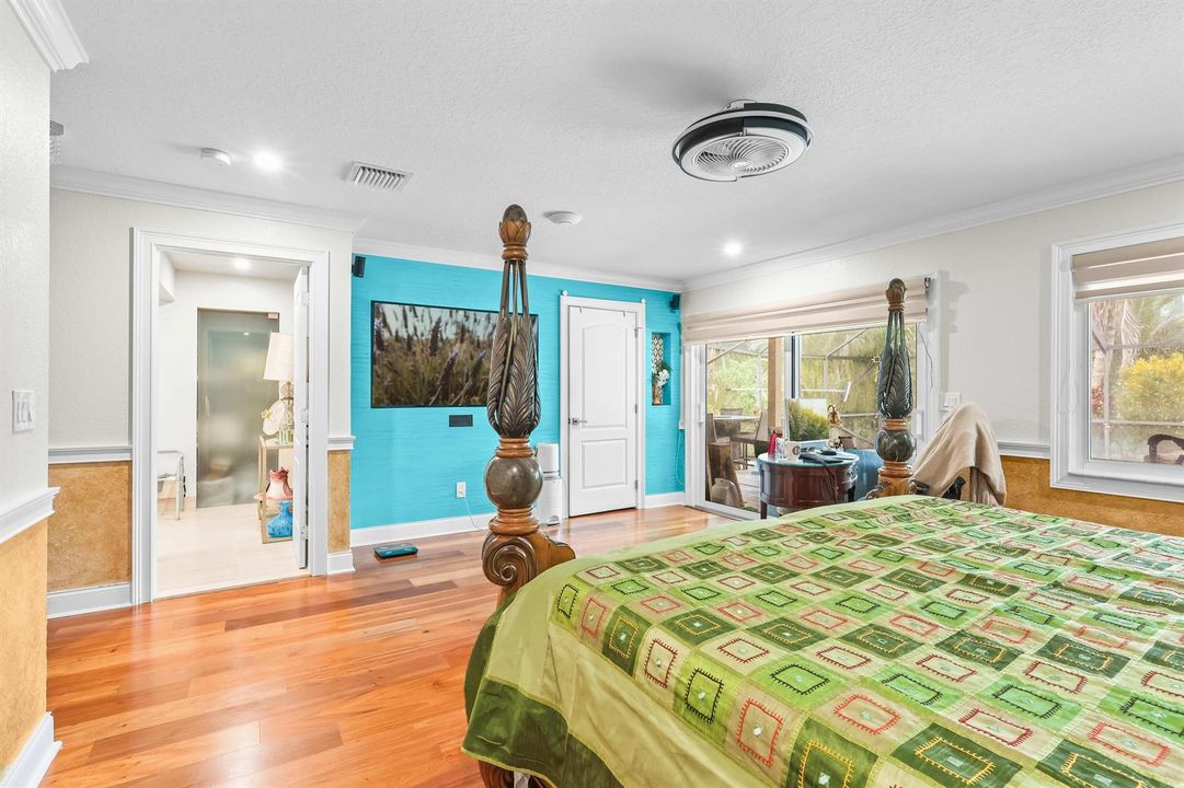 Master Bedroom(1)
