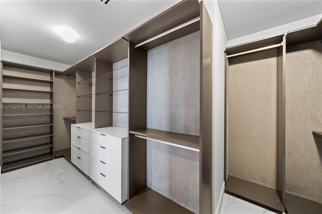 For Sale: $3,899,000 (3 beds, 4 baths, 2664 Square Feet)