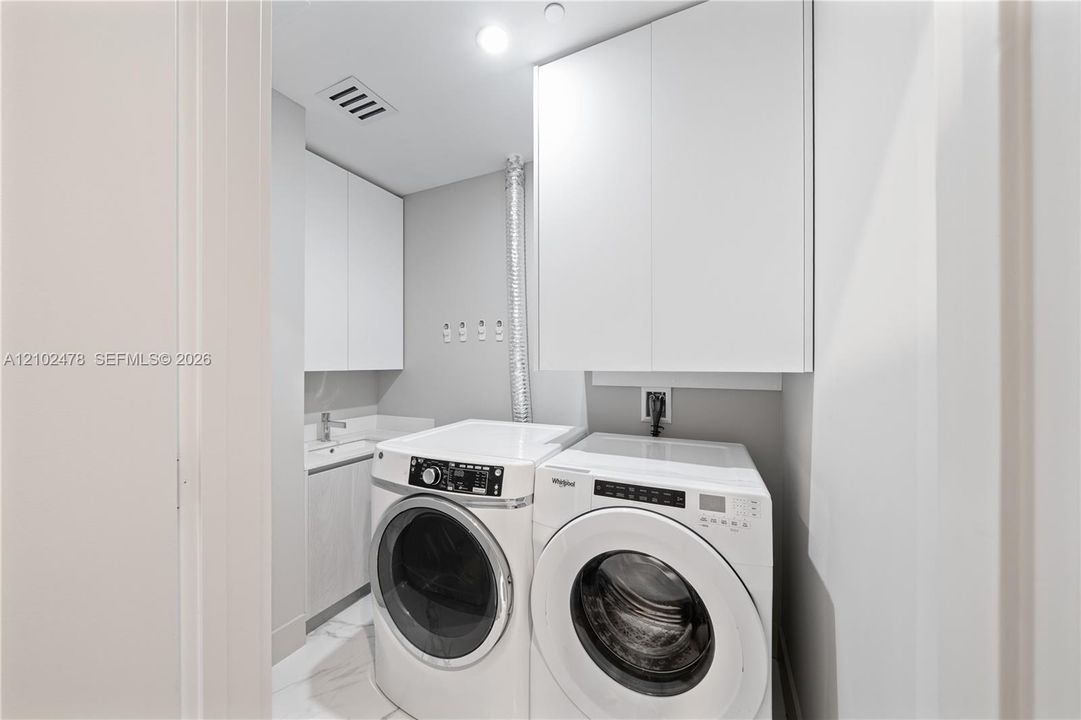 For Sale: $3,899,000 (3 beds, 4 baths, 2664 Square Feet)