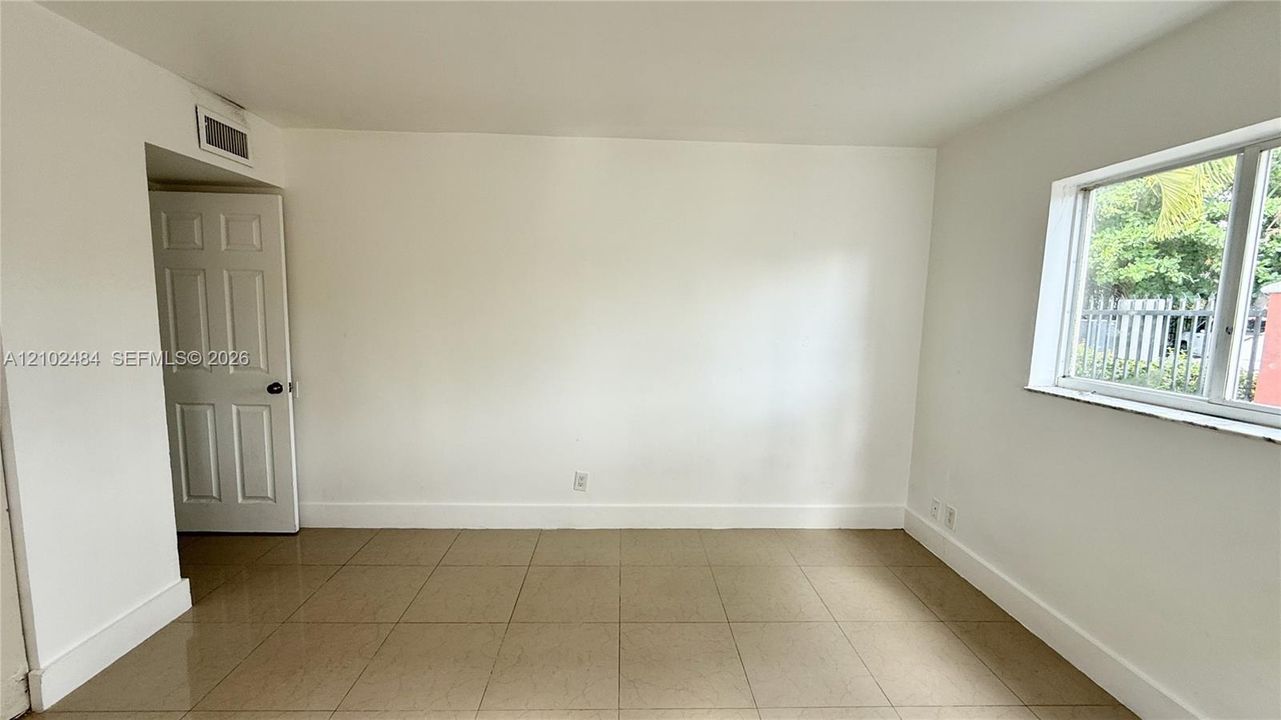 В аренду: $2,450 (3 спален, 2 ванн, 1195 Квадратных фут)
