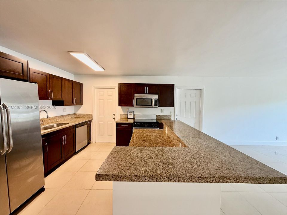 В аренду: $2,450 (3 спален, 2 ванн, 1195 Квадратных фут)