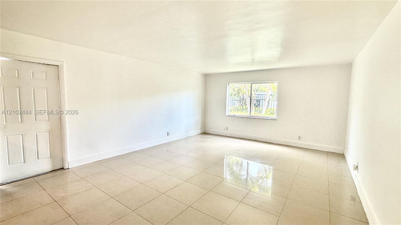 В аренду: $2,450 (3 спален, 2 ванн, 1195 Квадратных фут)