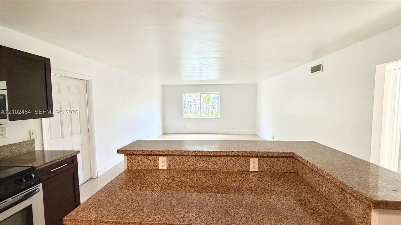 В аренду: $2,450 (3 спален, 2 ванн, 1195 Квадратных фут)