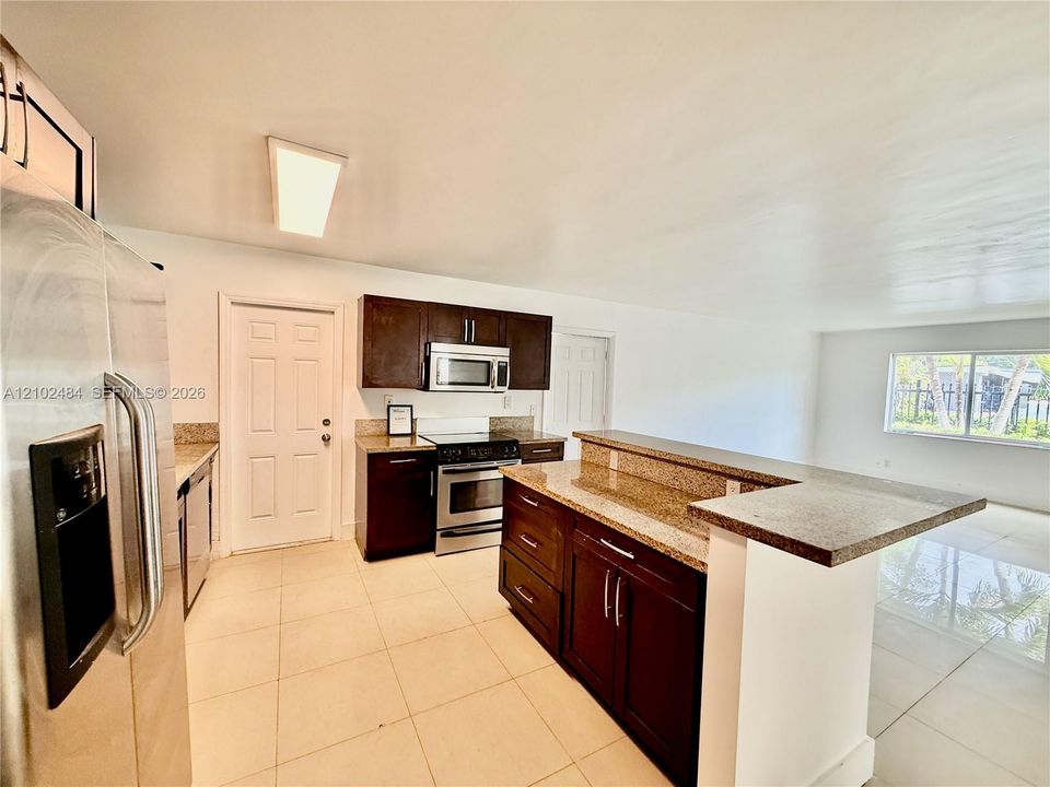 В аренду: $2,450 (3 спален, 2 ванн, 1195 Квадратных фут)