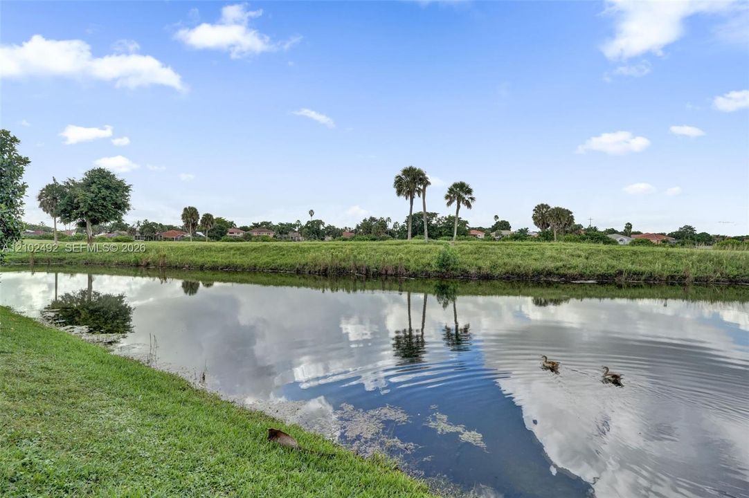 En Venta: $644,800 (4 camas, 2 baños, 2657 Pies cuadrados)