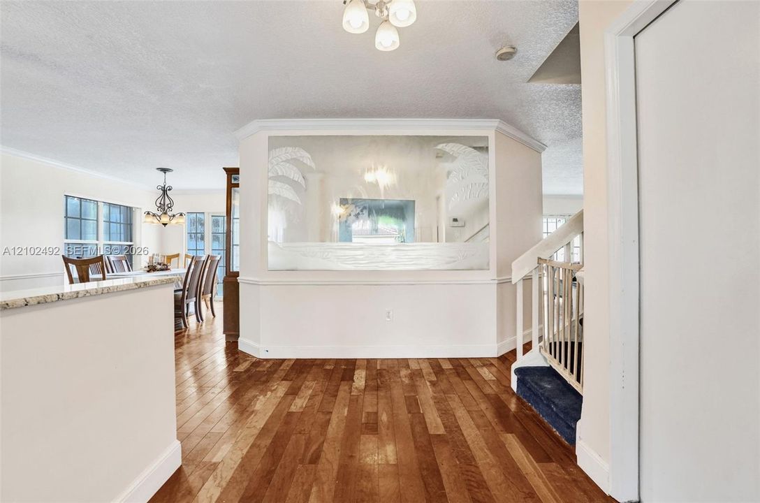 En Venta: $644,800 (4 camas, 2 baños, 2657 Pies cuadrados)