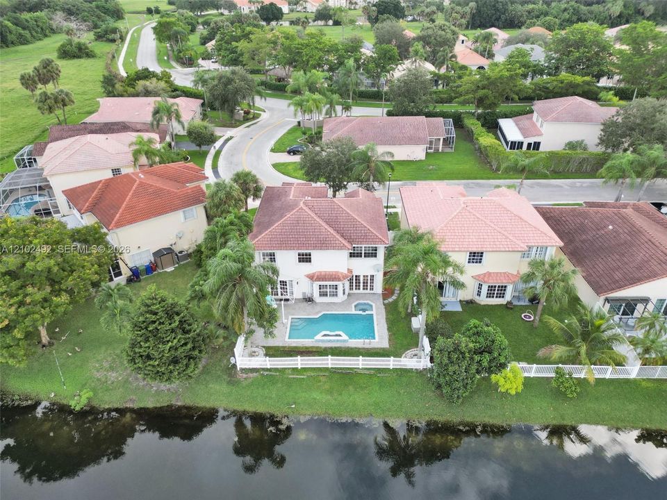 En Venta: $644,800 (4 camas, 2 baños, 2657 Pies cuadrados)