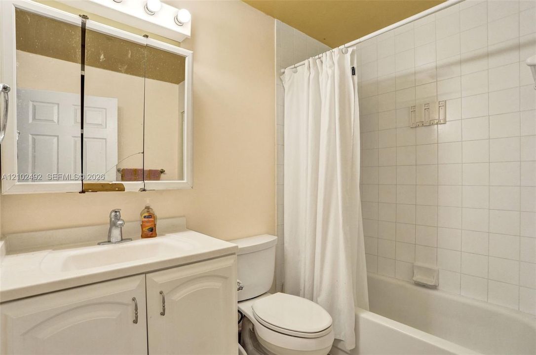 En Venta: $644,800 (4 camas, 2 baños, 2657 Pies cuadrados)