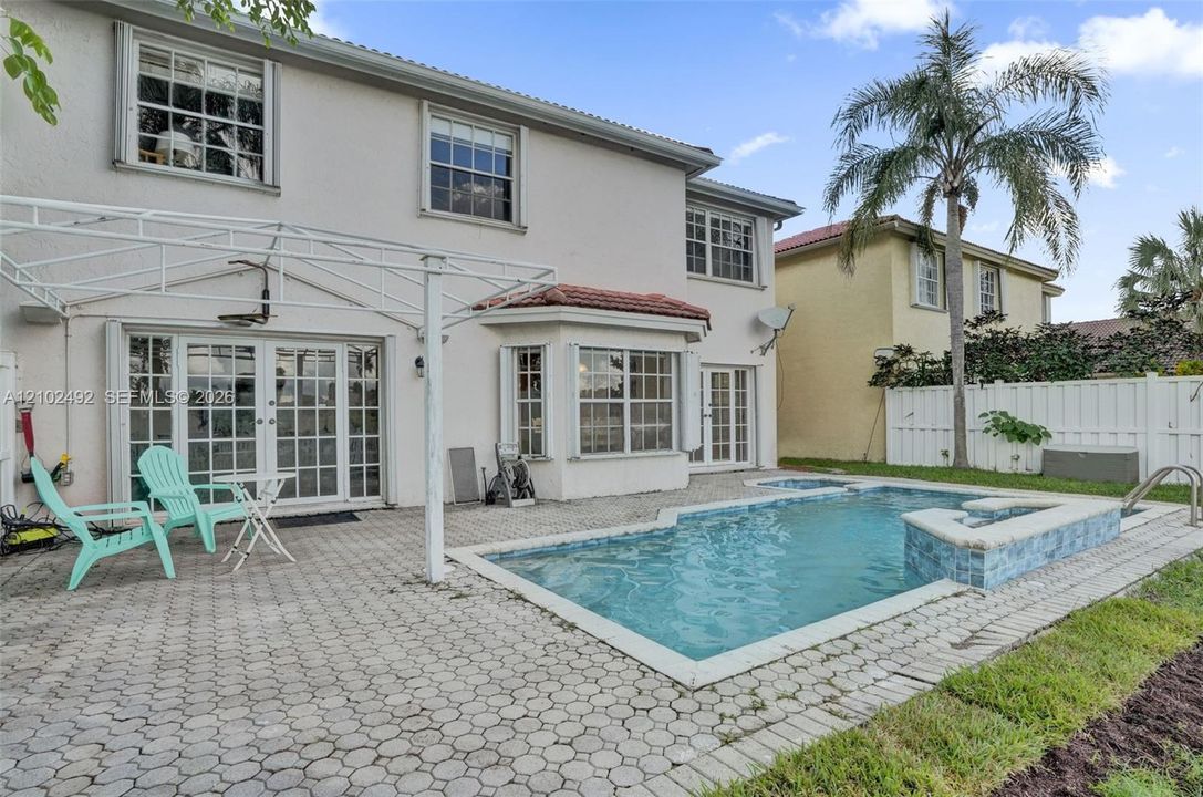 En Venta: $644,800 (4 camas, 2 baños, 2657 Pies cuadrados)