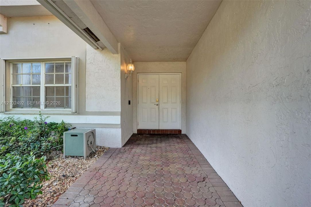 En Venta: $644,800 (4 camas, 2 baños, 2657 Pies cuadrados)