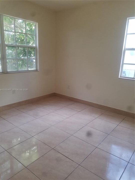 En Renta: $1,300 (1 camas, 1 baños, 1692 Pies cuadrados)