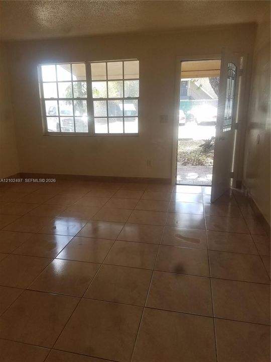 En Renta: $1,300 (1 camas, 1 baños, 1692 Pies cuadrados)