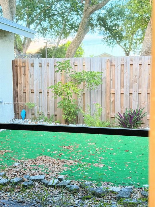 For Rent: $2,200 (2 beds, 2 baths, 916 Square Feet)