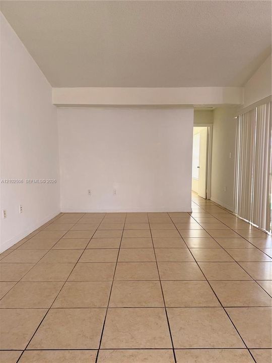 For Rent: $2,200 (2 beds, 2 baths, 916 Square Feet)