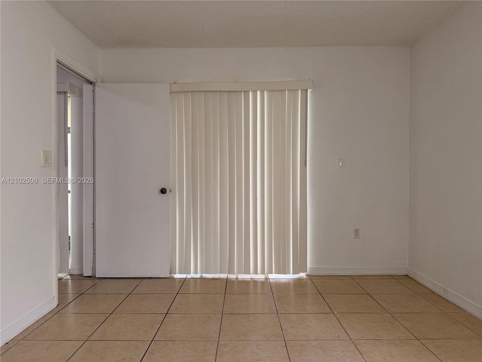 For Rent: $2,200 (2 beds, 2 baths, 916 Square Feet)