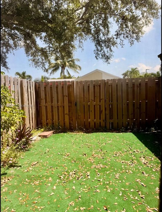 For Rent: $2,200 (2 beds, 2 baths, 916 Square Feet)