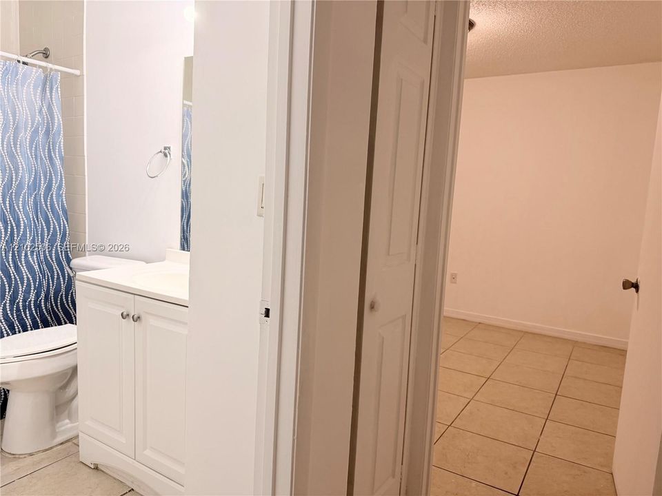 For Rent: $2,200 (2 beds, 2 baths, 916 Square Feet)