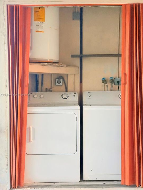 For Rent: $2,200 (2 beds, 2 baths, 916 Square Feet)