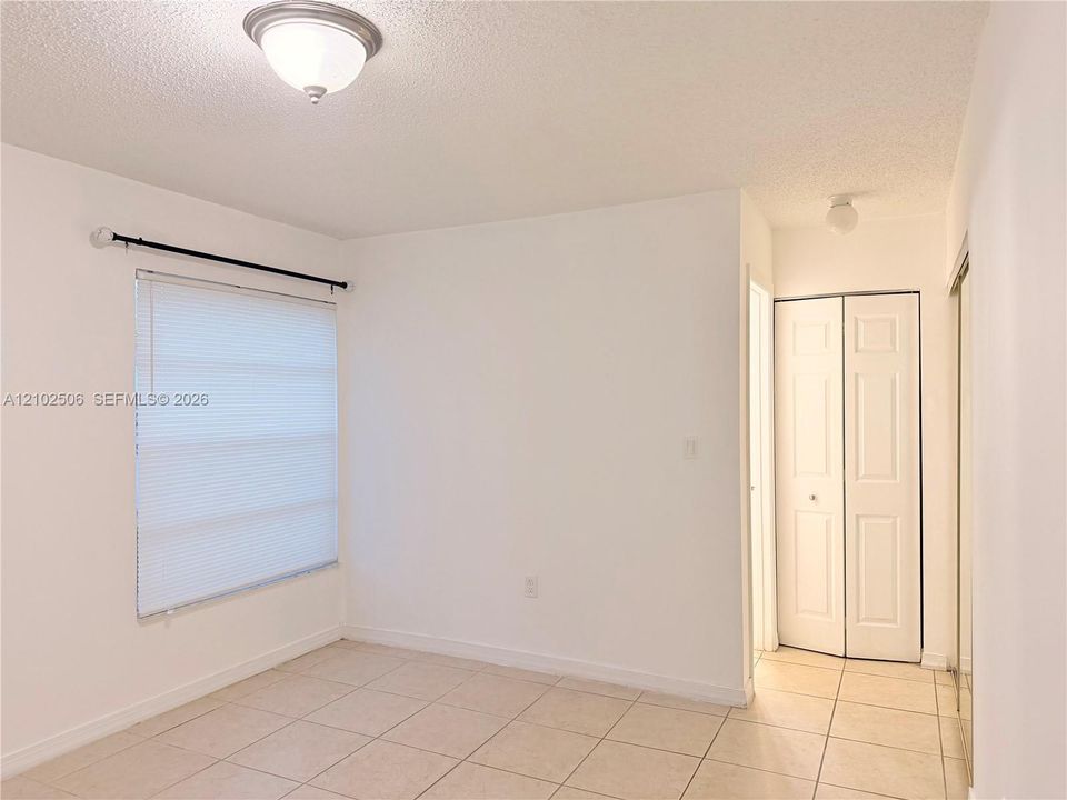 For Rent: $2,200 (2 beds, 2 baths, 916 Square Feet)