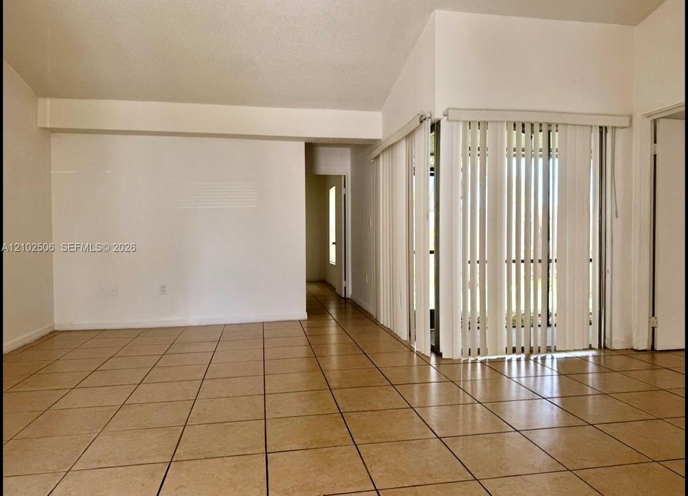 For Rent: $2,200 (2 beds, 2 baths, 916 Square Feet)