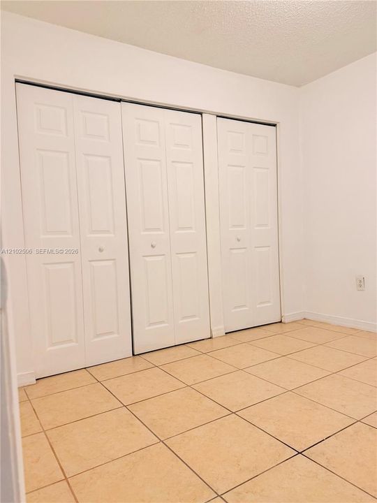 For Rent: $2,200 (2 beds, 2 baths, 916 Square Feet)