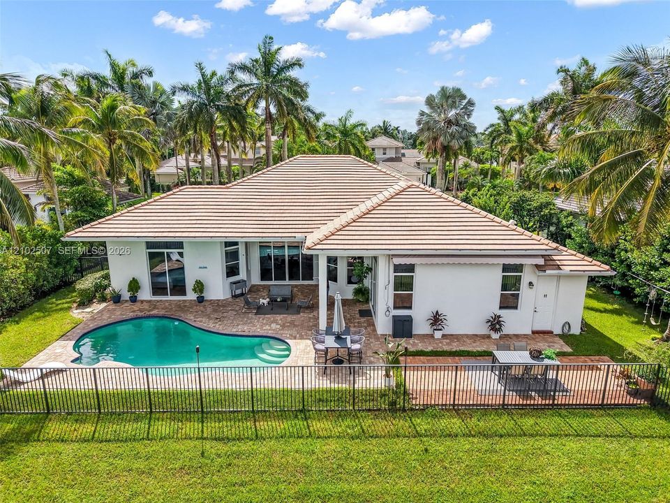 На продажу: $1,999,000 (5 спален, 4 ванн, 3919 Квадратных фут)