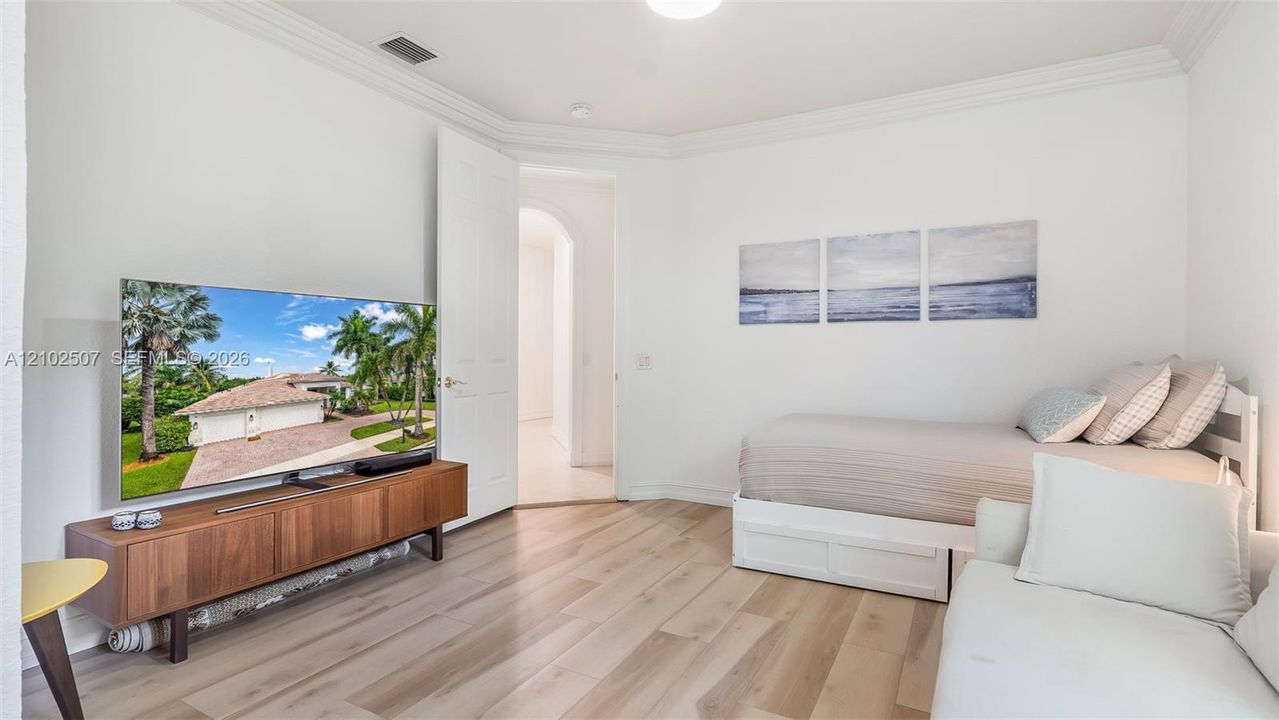 На продажу: $1,999,000 (5 спален, 4 ванн, 3919 Квадратных фут)