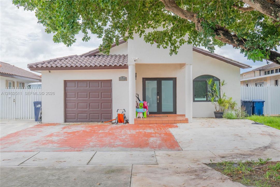 En Venta: $700,000 (3 camas, 3 baños, 1471 Pies cuadrados)