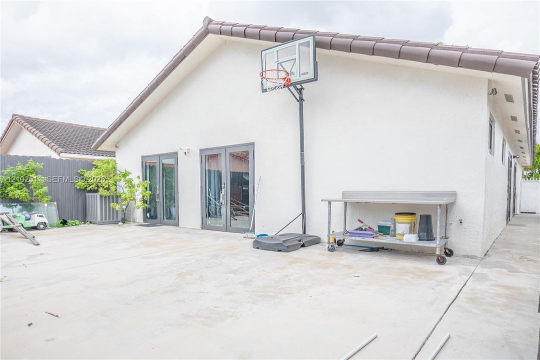 En Venta: $700,000 (3 camas, 3 baños, 1471 Pies cuadrados)