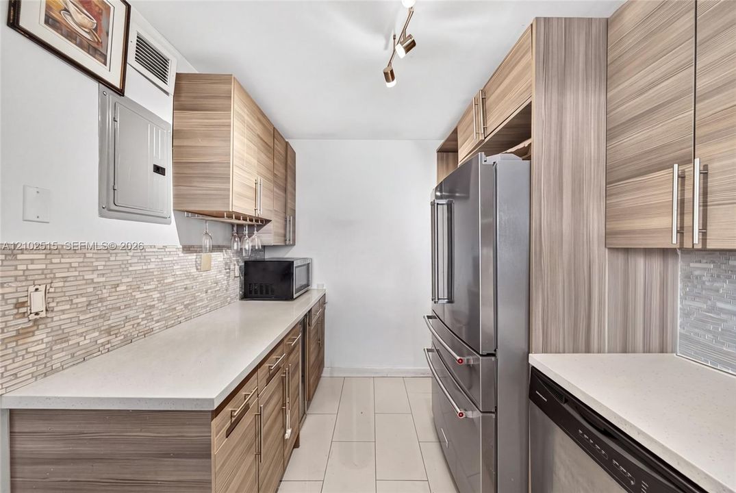 На продажу: $310,000 (2 спален, 2 ванн, 1308 Квадратных фут)