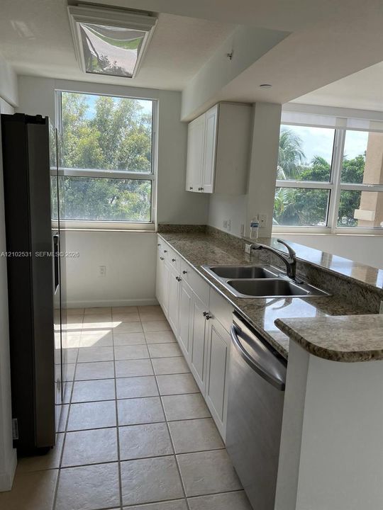 В аренду: $3,245 (2 спален, 2 ванн, 1245 Квадратных фут)