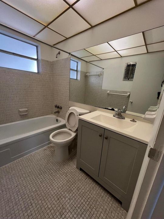 MASTERBATHROOM