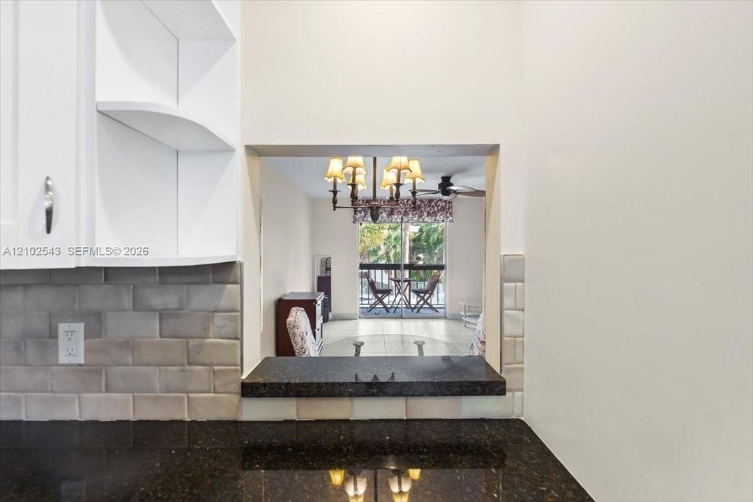For Sale: $199,000 (1 beds, 1 baths, 700 Square Feet)