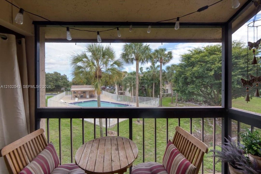For Sale: $199,000 (1 beds, 1 baths, 700 Square Feet)